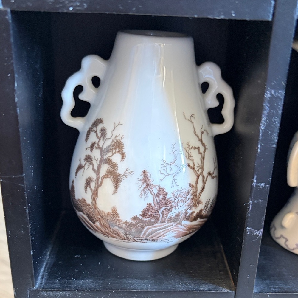 Franklin Mint Black Display Shelf w/ 3 Vases - Picture 2 of 9